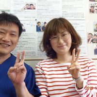 戸田市にお住いで長年の首こりや肩こりに悩んでいた小山智世さま（立ち仕事の35歳女性）